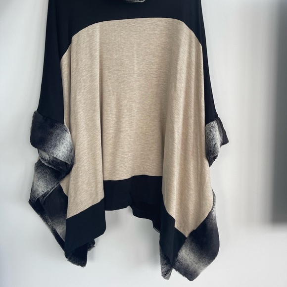 Beautiful Faux Fur Poncho - Picture 4 of 4